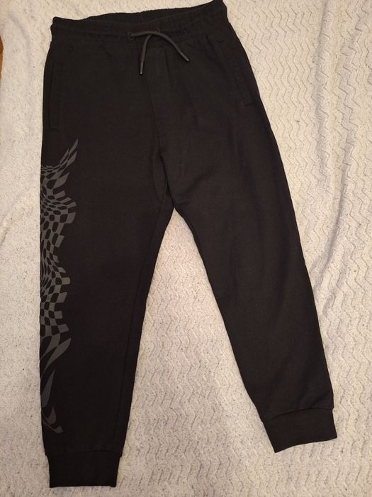 Spodnie dresowe 134/140 Young Reporter