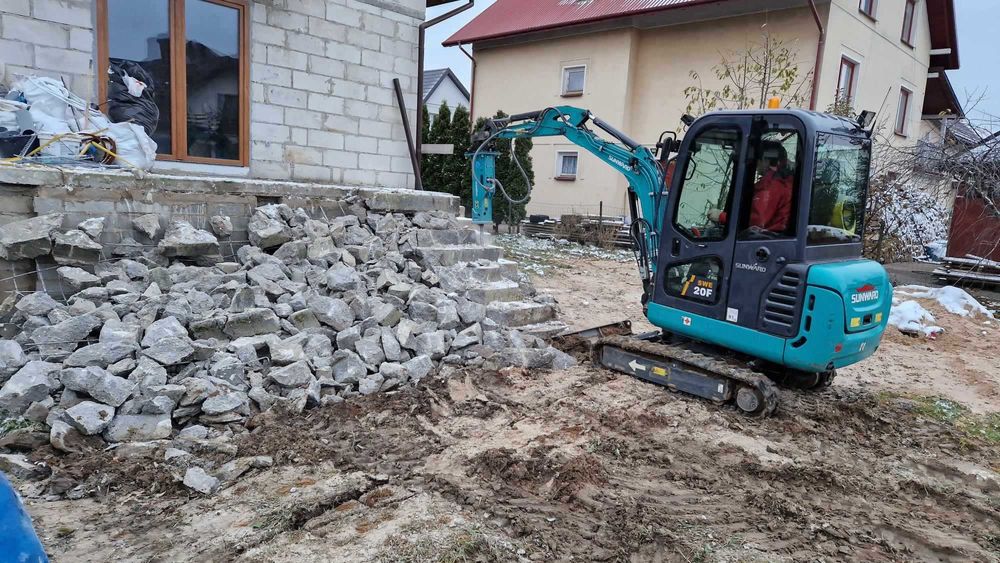 Wynajem minikoparki z operatorem.
