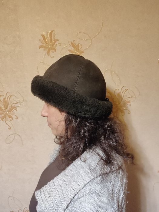 Шапка женская зимняя (на натур.меху, кожаная)