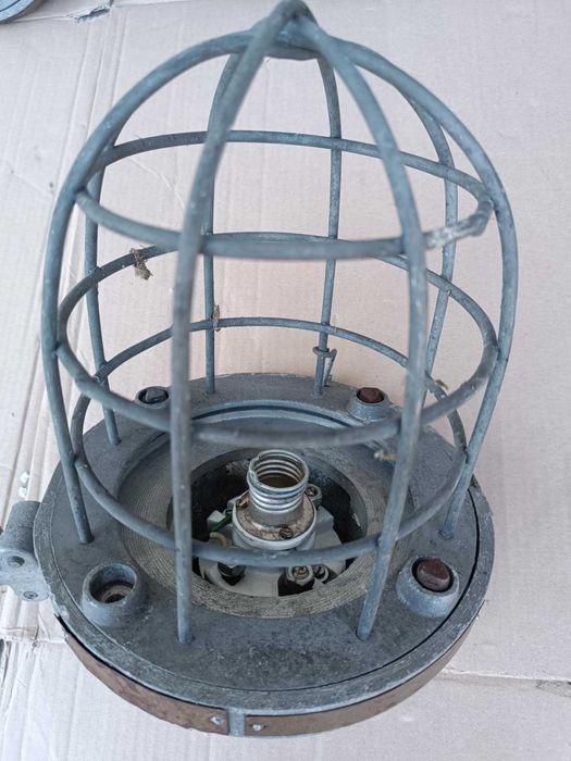 lampa przemysłowa industrialna