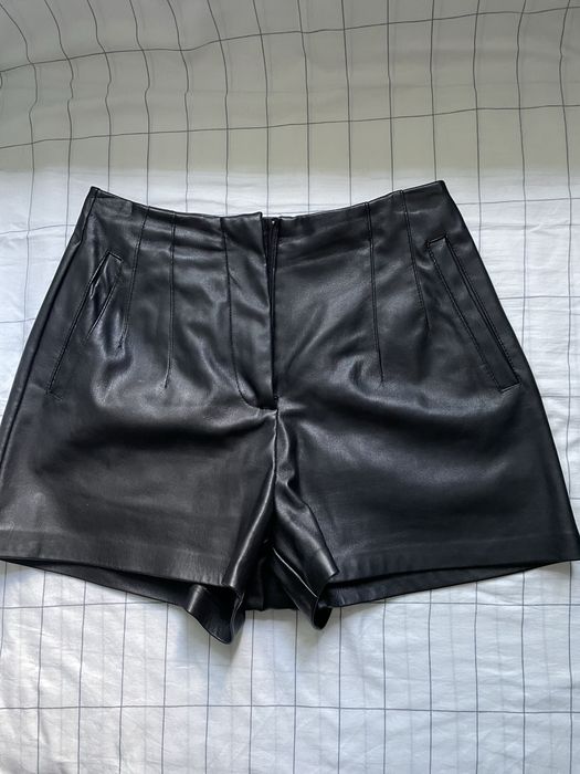 шорти з екошкіри стильні та зручні