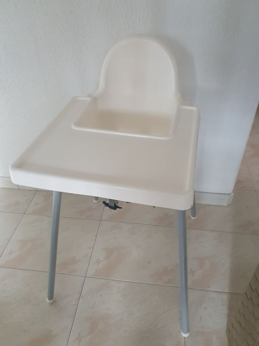 Cadeira de refeição para bebés do ikea com tabuleiro e almofada