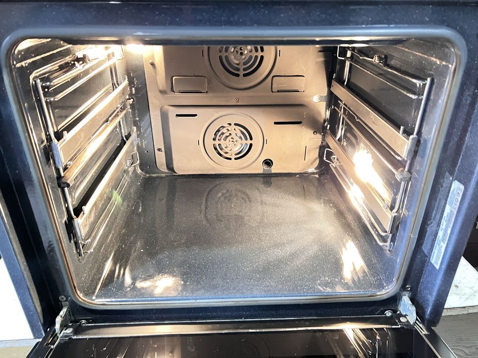 Духовка Samsung з пароваркою DualCook (Малайзія)