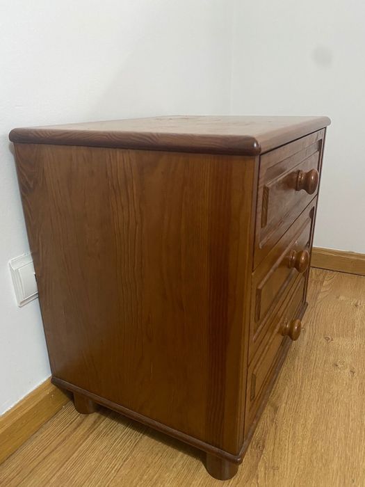 Vendo conjunto de mesas de cabeceiras de Madeira