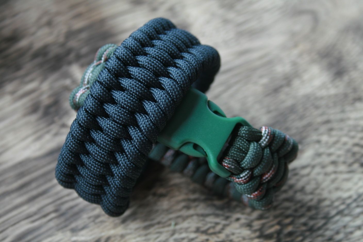 Bransoletka survival paracord SPLOTY 1, 7, 10 (klamra 15 mm)