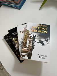 Livros da coleção “Três Coroas Negras”