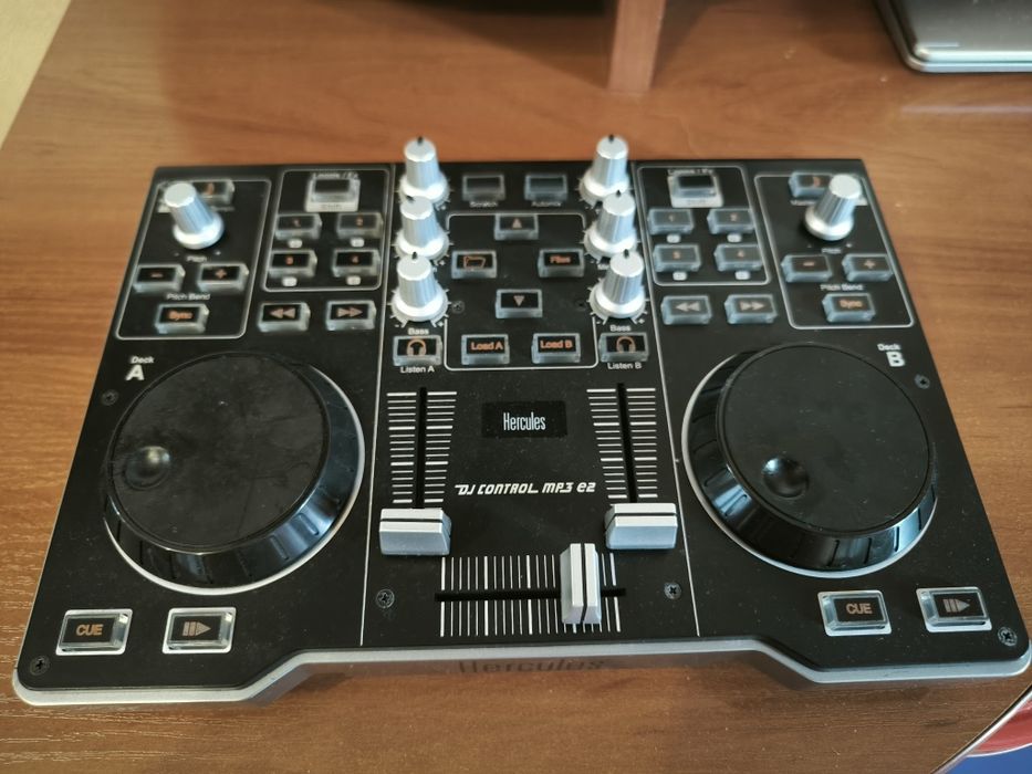 Микшер Hercules DJ Control MP3 e2 2-канальный DJ-контроллер