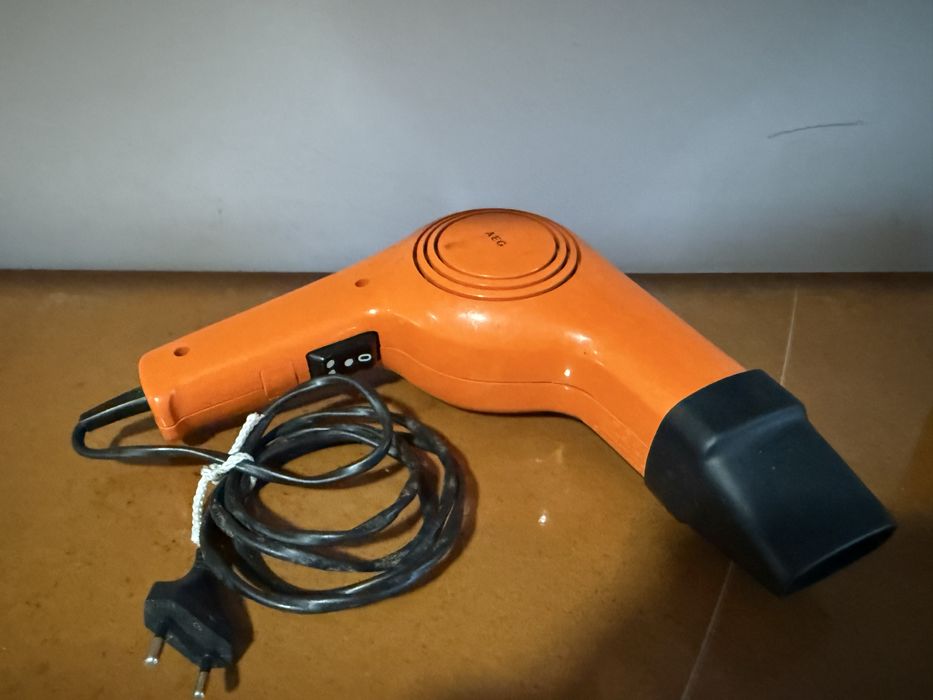 2 secadores da marca AEG e SHg ( a funcionar )