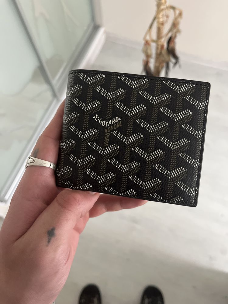 Goyard wallet.