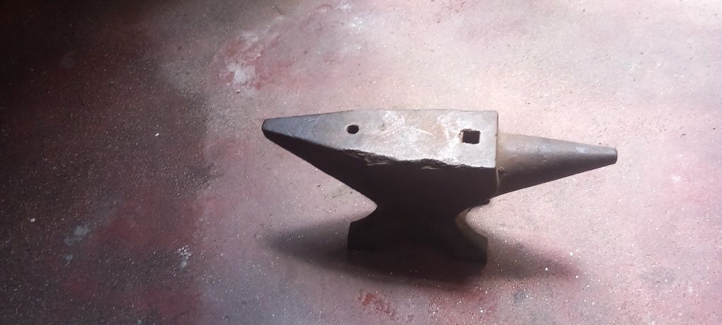 Bigorna de ferro usada