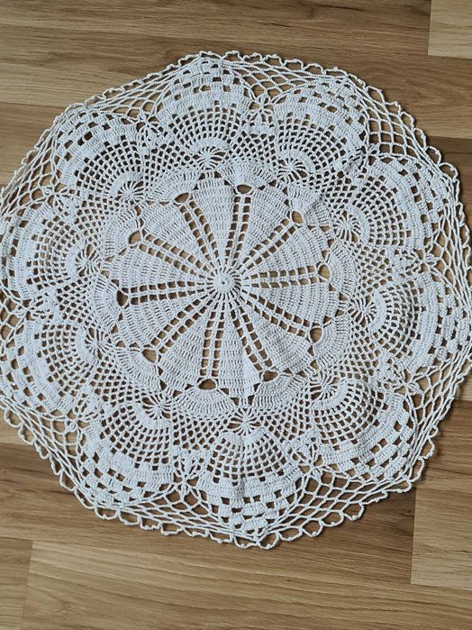 Serweta robiona na szydełku 56cm.