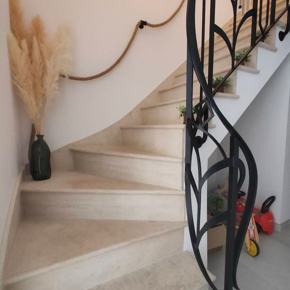 Balustrada z liny jutowej w stylu loft