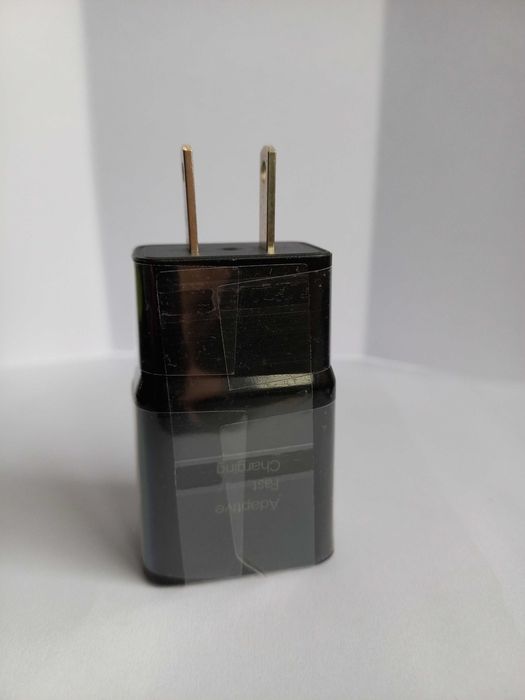 Carregador USB para aparelhos portáteis (Portes PAGOS)