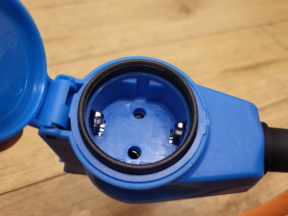 Przedłużacz CCE do kempingu, kątowy 1.5m, ochronny 230V, 16A