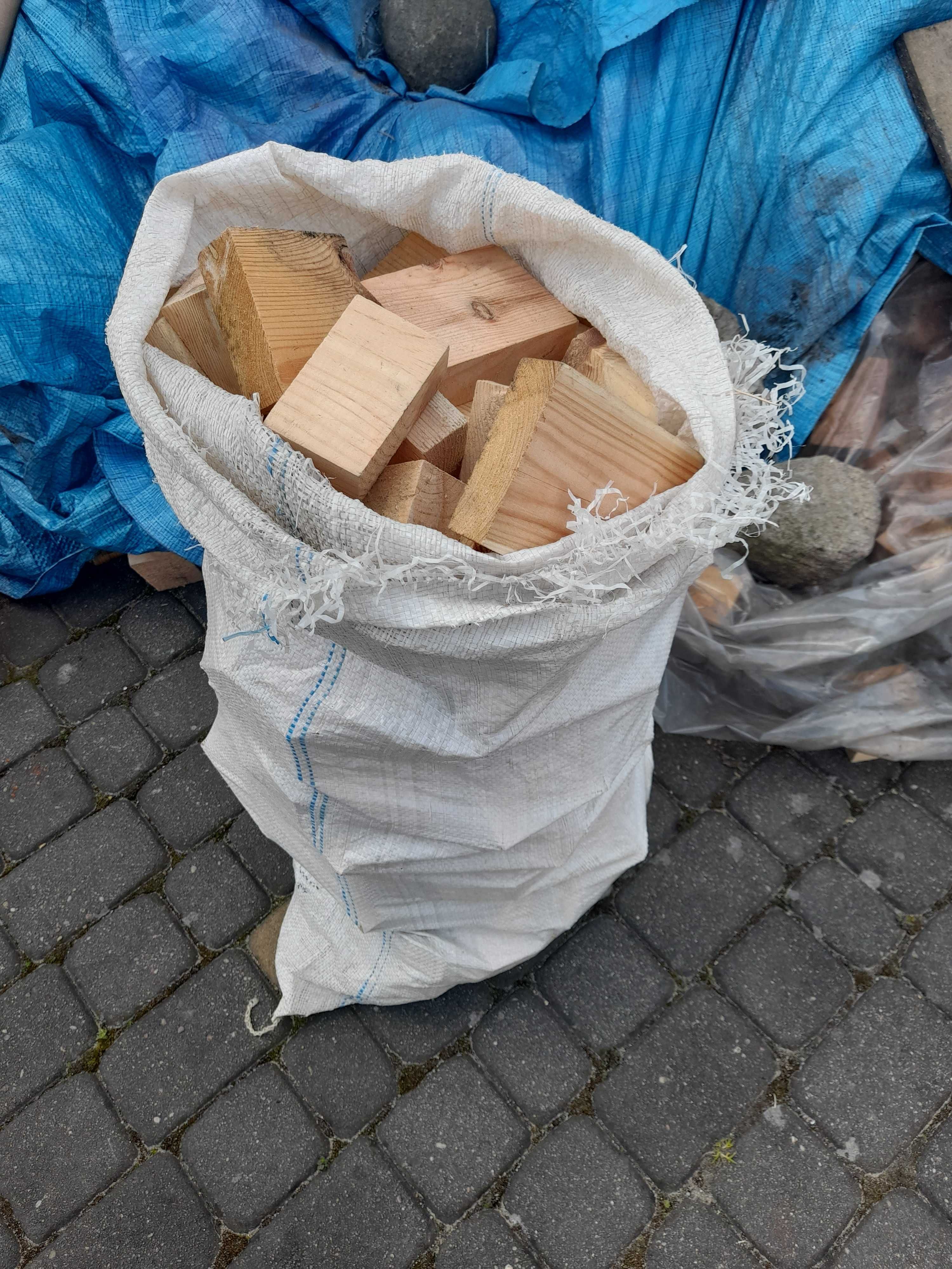 Drewno opałowe klocki suche w workach Tanio.