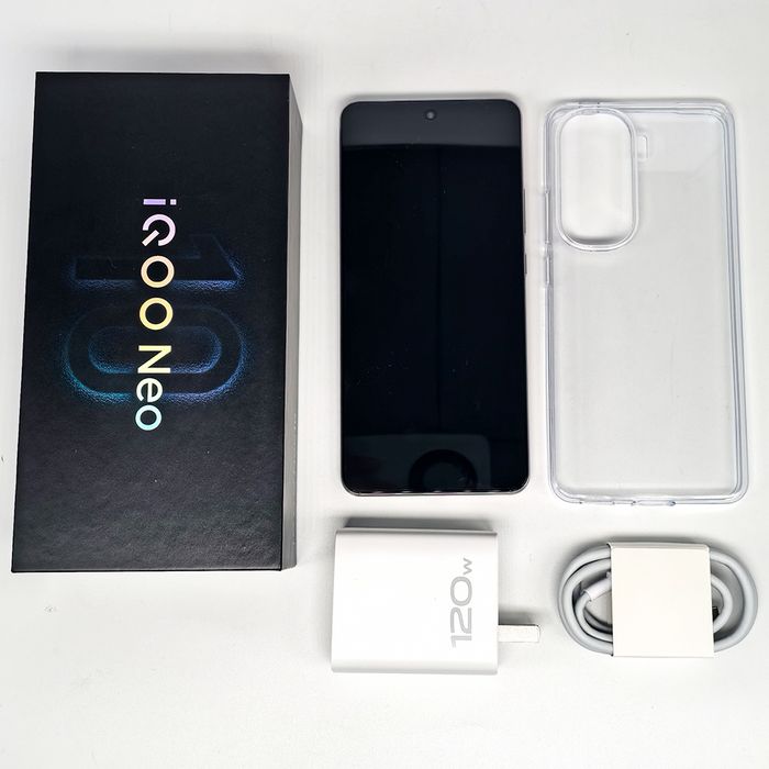 Vivo iQOO Neo 10 12+256Gb/Snapdragon 8 gen 3/6100 mAh/6.78' Amoled
