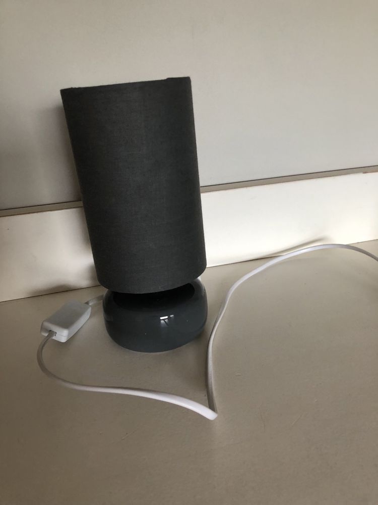 Lampka stojaca z ceramiczna podstawa