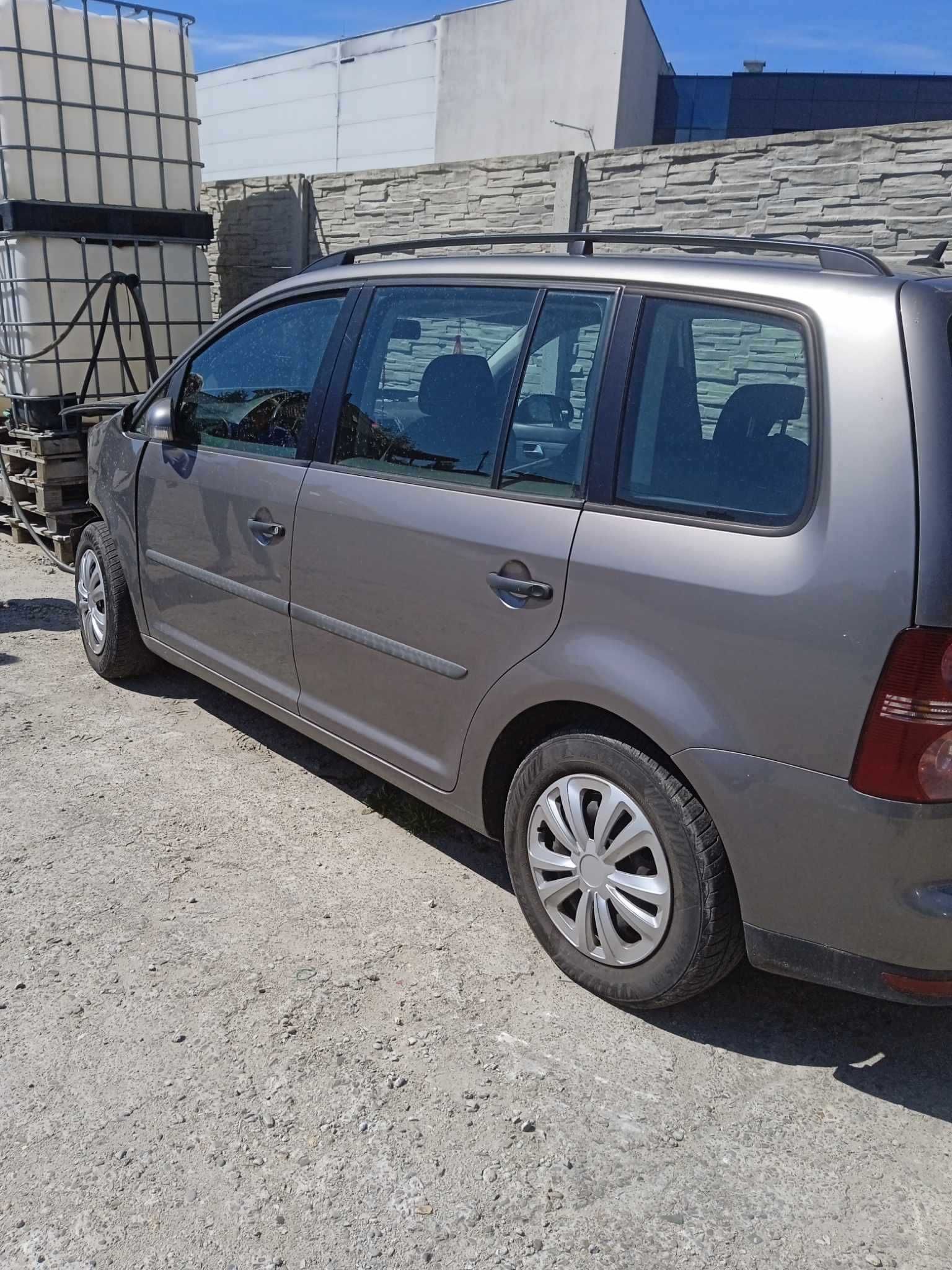 Volkswagen touran 1.9Tdi 2009 uszkodzony