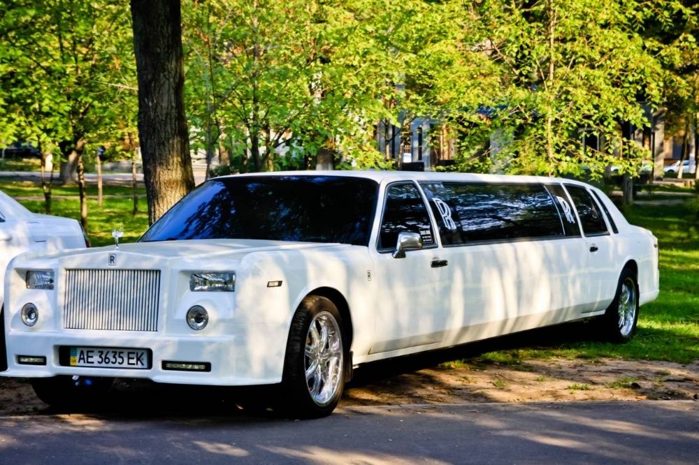 Аренда прокат заказ лимузина CHRYSLER 300C, LINCOLN, ROLLS ROYCE