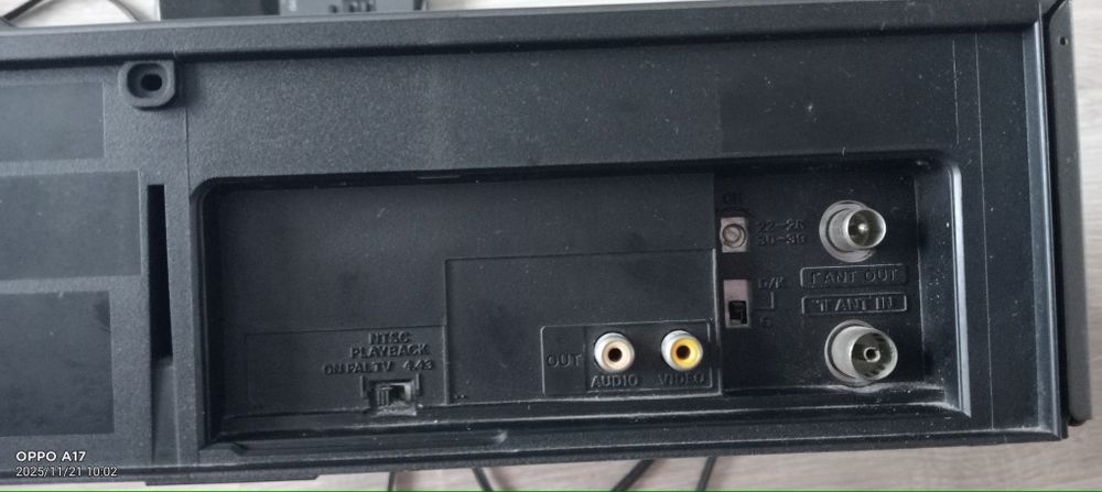 Відеомагнітофон, відік sanyo в користуванні майже не був