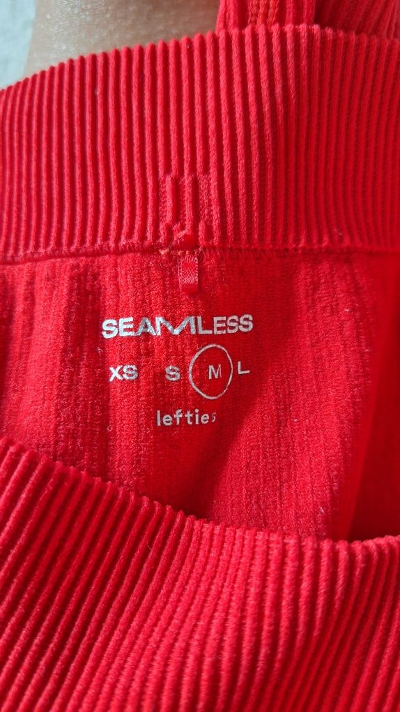 Roupa desporto vermelha