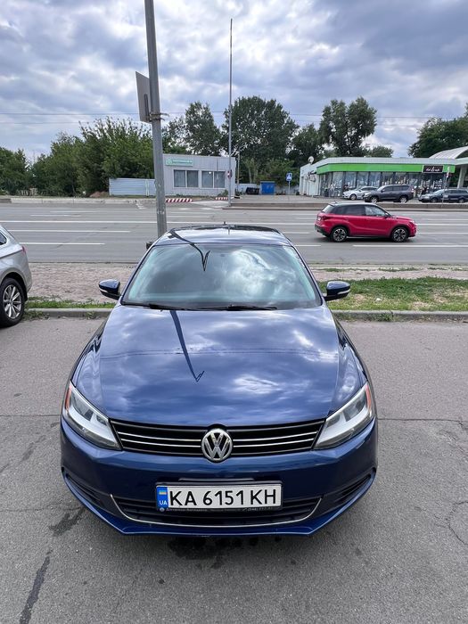 Авто Volkswagen Jetta 2013