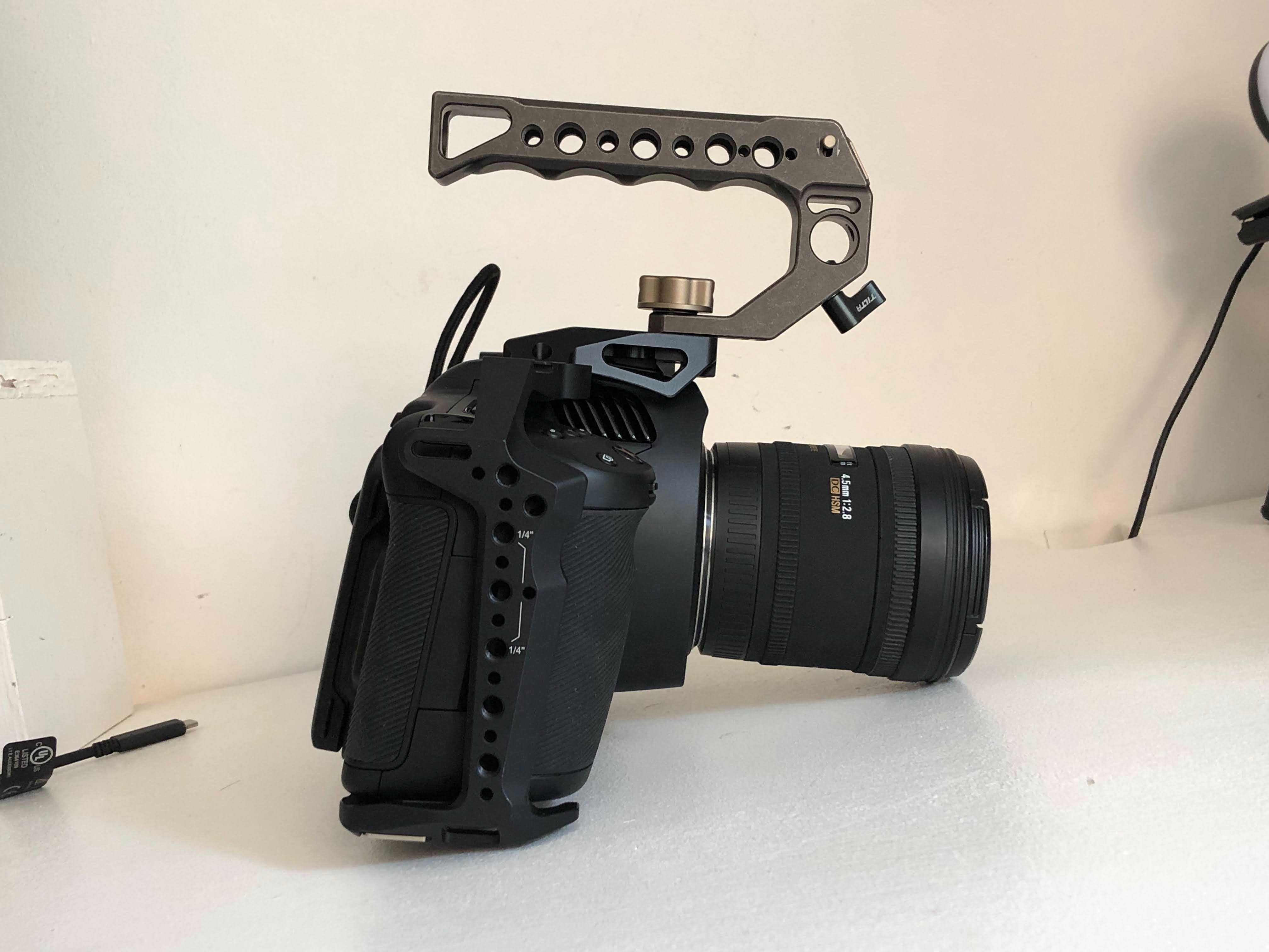 Blackmagic Pocket Cinema Camera 6K Pro Bundle - SSD, Baterias, Gaiola