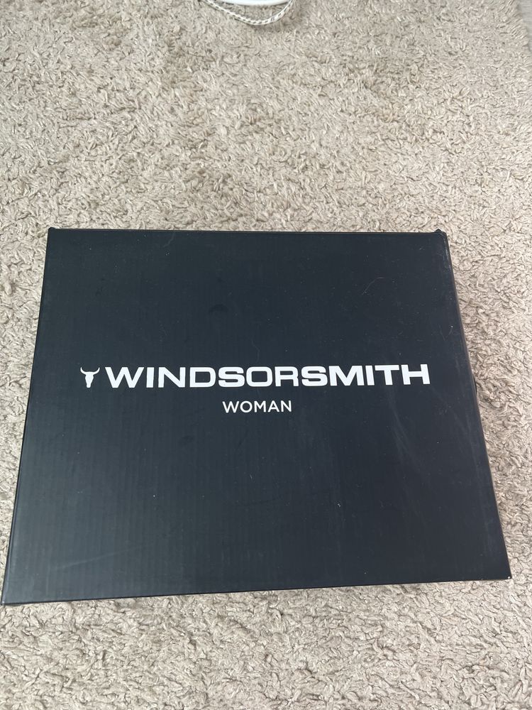 Босоніжки бренду Windsorsmith