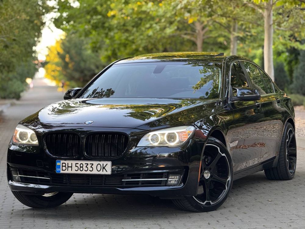 BMW 750i 2014 год выпуска в хорошем состоянии
