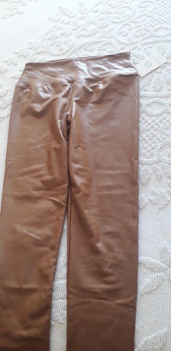 Leggins em ecopele camel