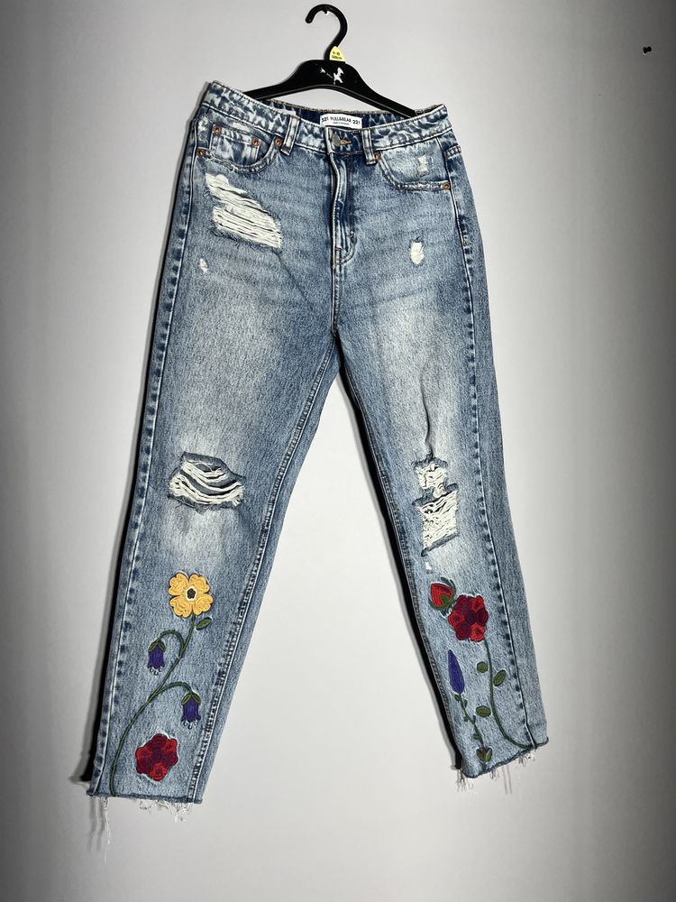 Dżinsy z ozdobnymi elementami Pull&Bear mom jeans, 32 XXS
