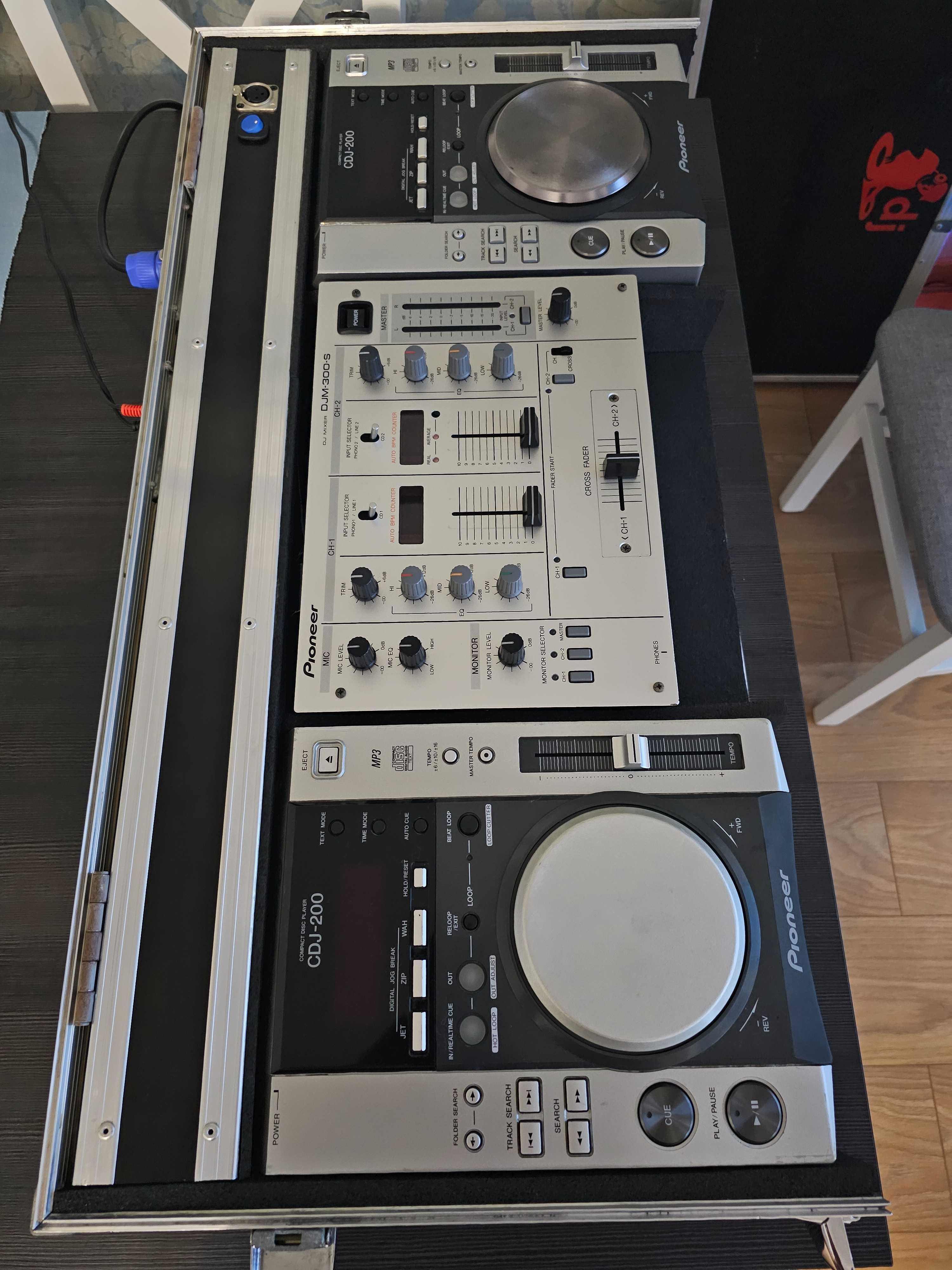 Pioneer DJM 300 + CDJ 200 x 2 + case!