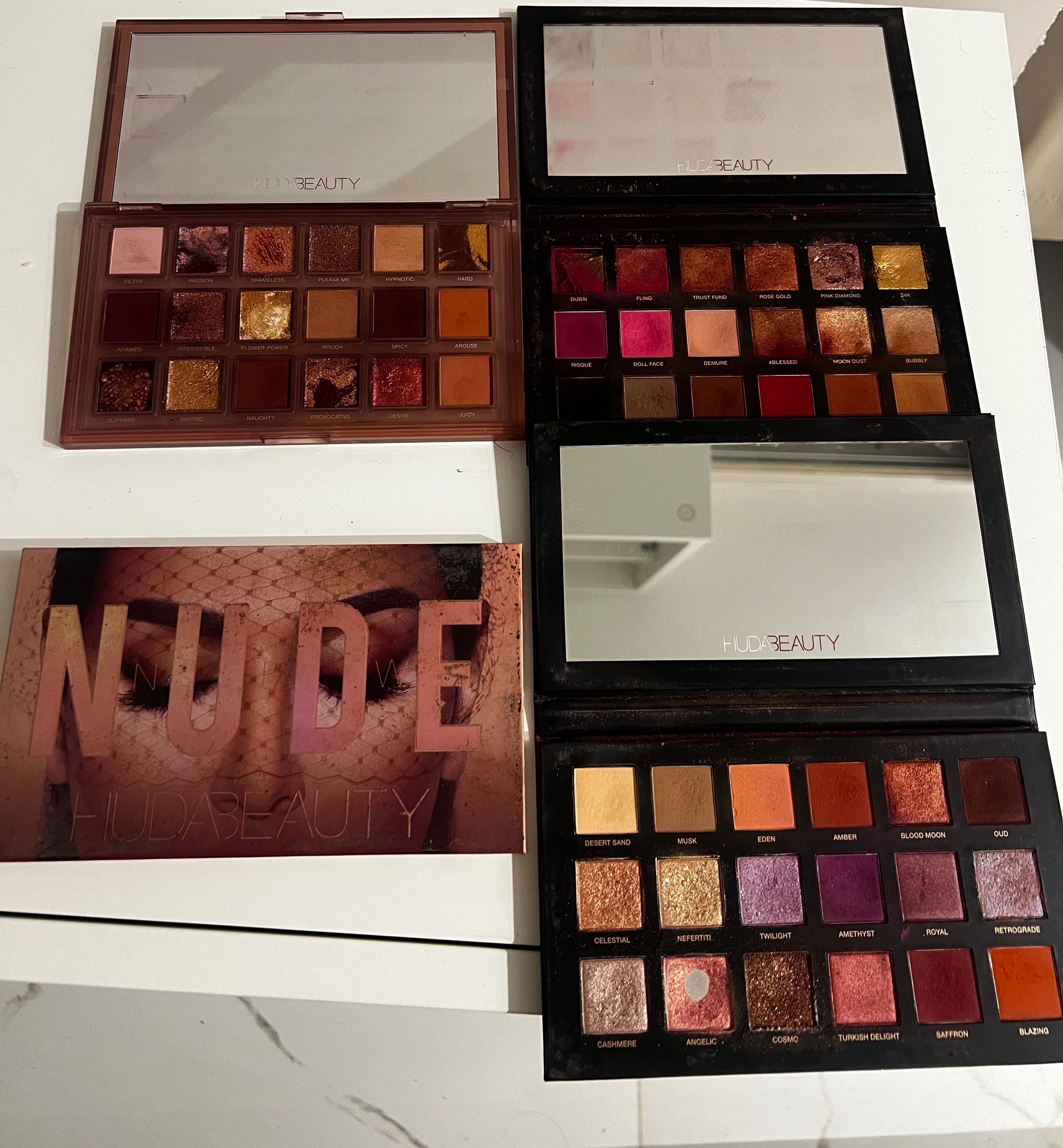 4 palety Huda Beauty