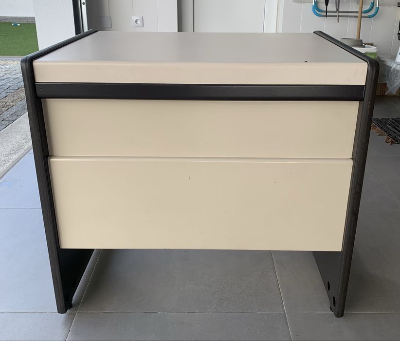 Mesa de escritório, medidas: L:0,80xP:0,61xA:0,73 em ótimo estado