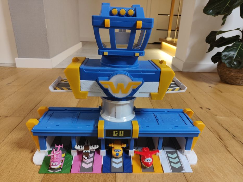 Lotnisko Super Wings + 4 samoloty