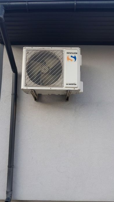 Klimatyzatory.   2 szt