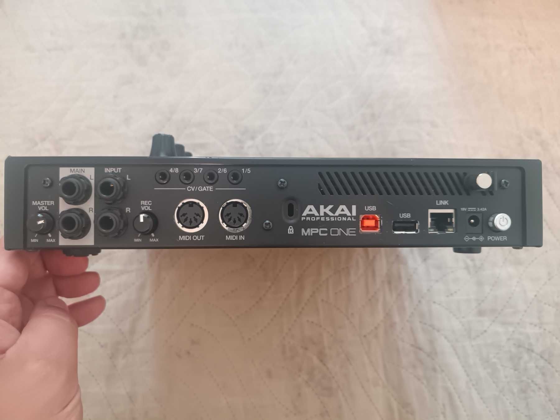 Семплер Akai MPC ONE зі США