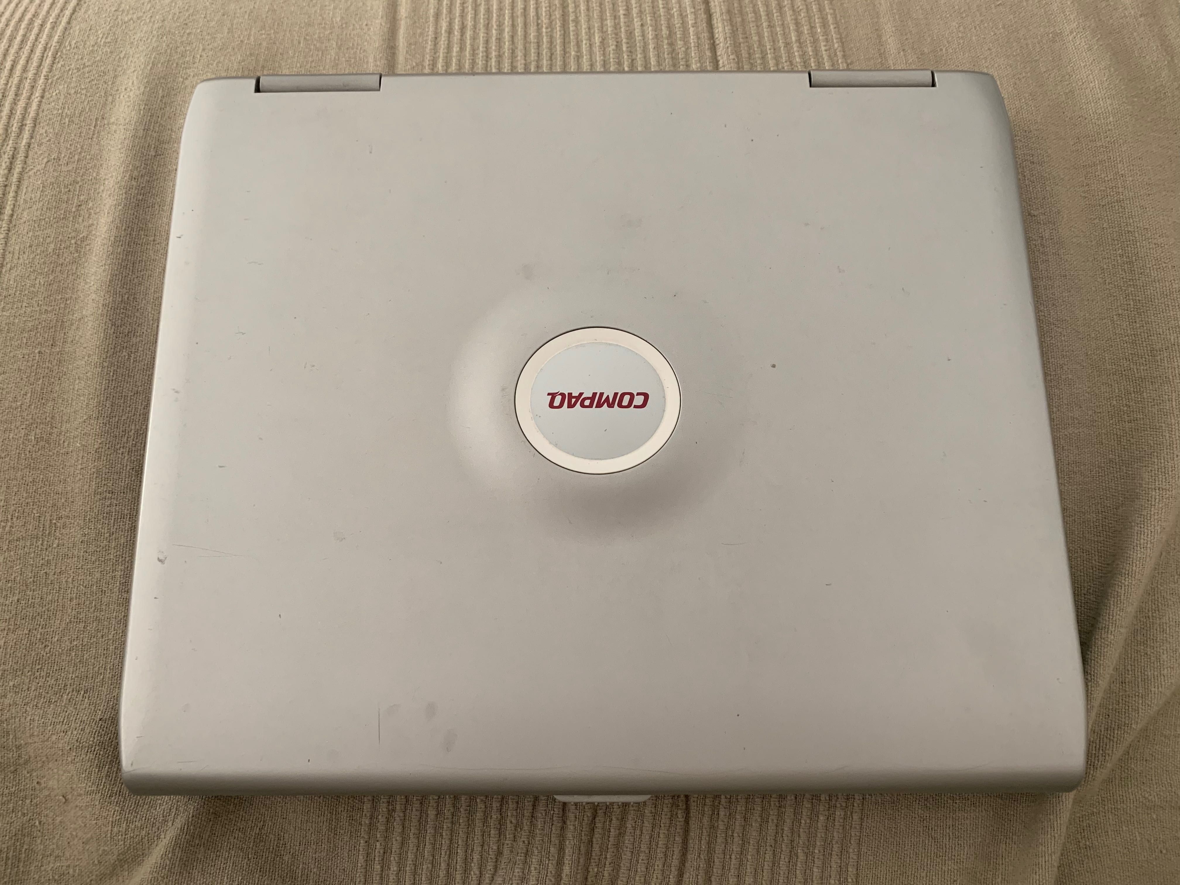 Portatil Compaq 2100 series (vintage, Windows XP, complet. funcional)