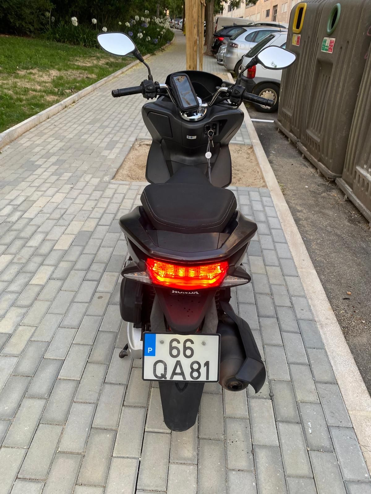 HONDA PCX Cinzenta