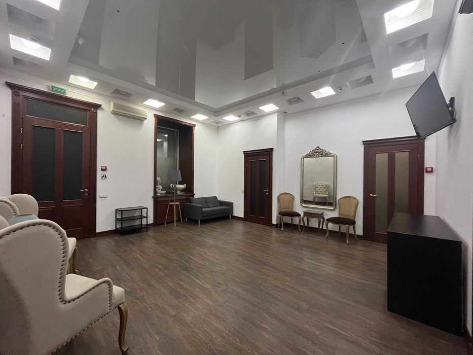 Оренда ФАСАДНОГО  приміщення 140 м., окремий вхід, Саксаганського13/42