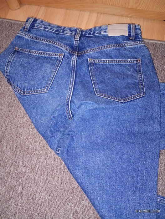 Jeansy Sinsay 36 fajny kolor
Są nowe bez metki.
W sklepie się dopięły