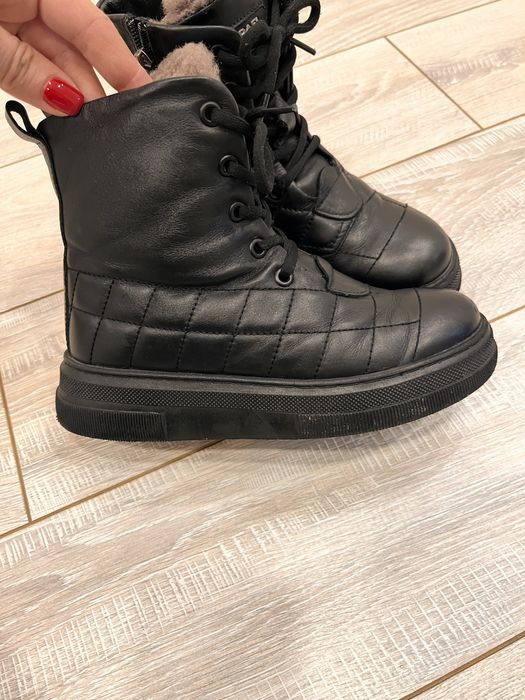 Кожанные зимние ботинки на девочку.