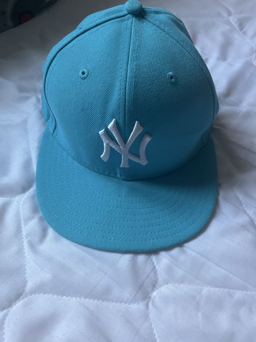 Niebieska czapka new era