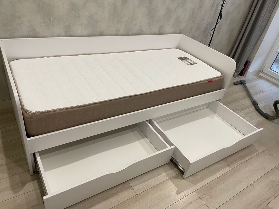 Ліжко підліткове (новий матрас+ ламелі)