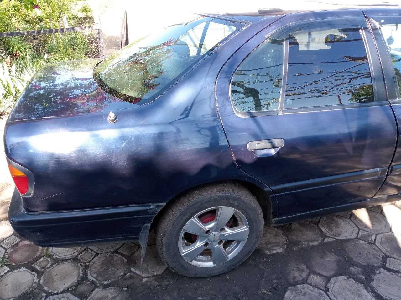 Nissan Primera P10 1990 рік