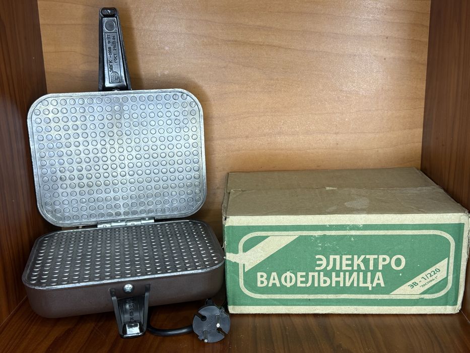 Электро-вафельница Ласунка