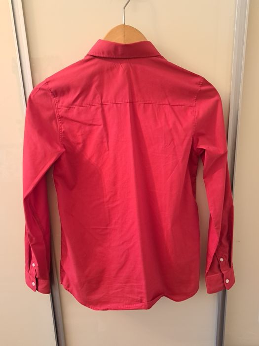 Czerwona koszula z długim rękawem