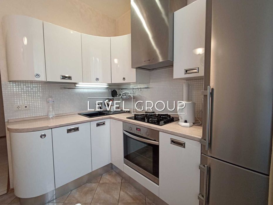 3 кім сталінка на Печерську вул Князів Острозьких (Московська) 37/2