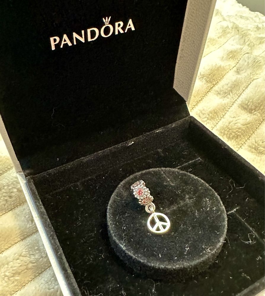 Оригінальний шарм pandora peace dangle with salmon zirconia рідкість