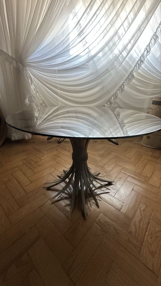 Mesa vintage com base em feixe de trigo e tampo em vidro